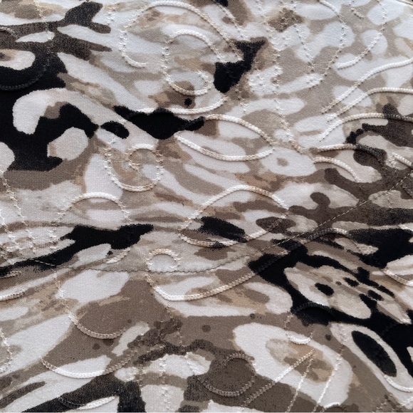 JM Collection Top Bold Geometric Raised Threading Oversized - Picture 6 of 9